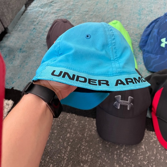 Sz Sm/Md Kids Under Armour Hats x 6 - Picture 2 of 4